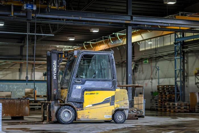 Stenhård truckhantering naturstenskompaniet-ottosson-truck