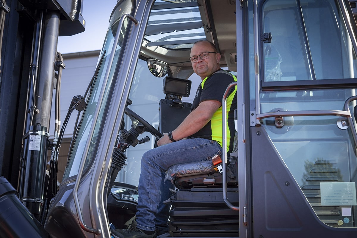 Ottosson truck kundcase -BYGGELEMENT KÖPER EUROPAS FÖRSTA HYUNDAI 300D-9V