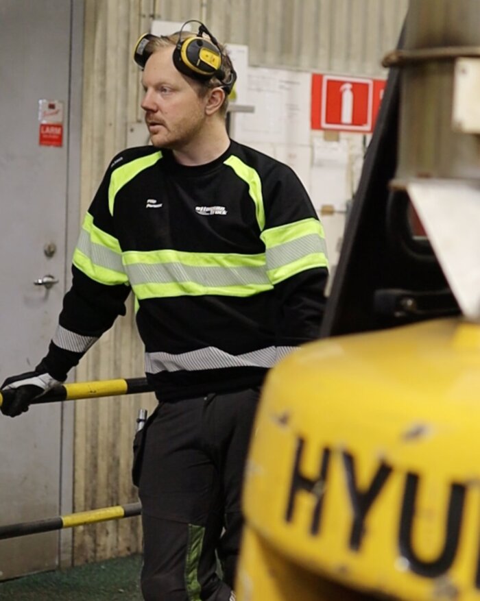 Filip Persson Behind the truck 